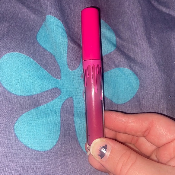 *tipsy lipstick ONLY - Picture 2 of 9